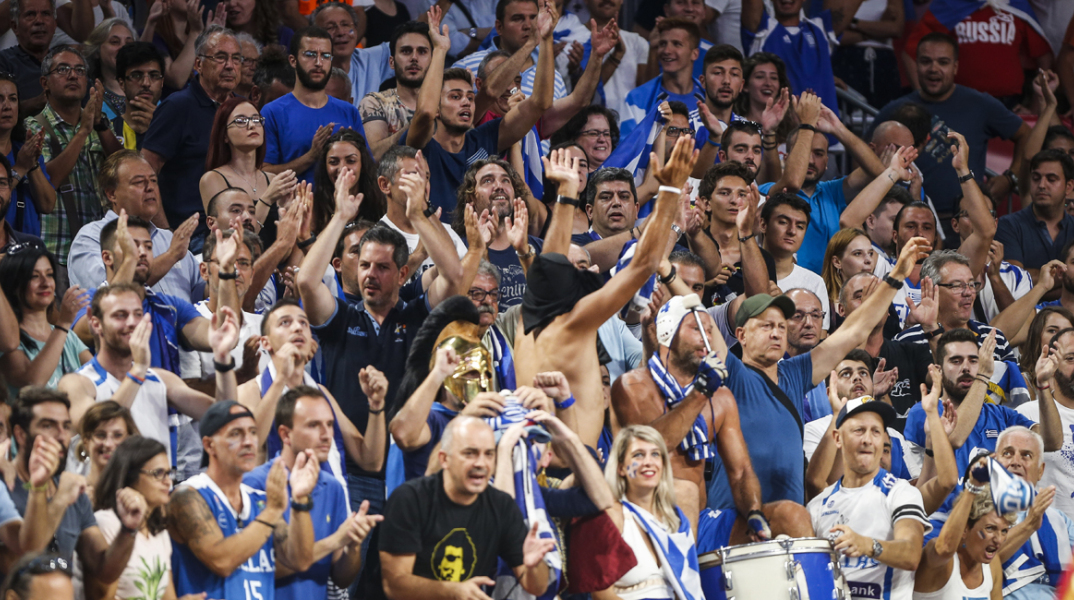 Οι φίλαθλοι στην Ελλάδα πιστεύουν πως η Εθνική ομάδα μπάσκετ είναι πάνω από τα κλαμπ