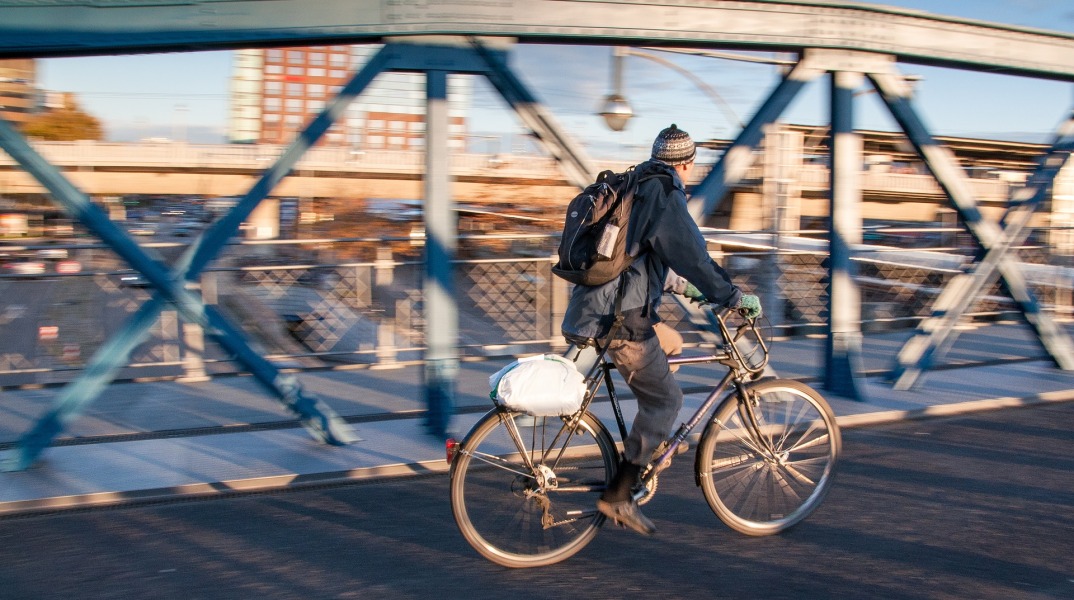 Χάστε βάρος χρησιμοποιώντας ποδήλατο για να πάτε στη δουλειά σας