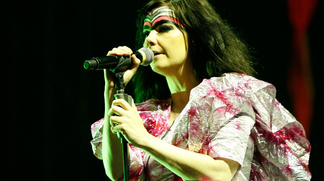 Στιγμιότυπο από τη συναυλία της Bjork στην Αθήνα το 2008
