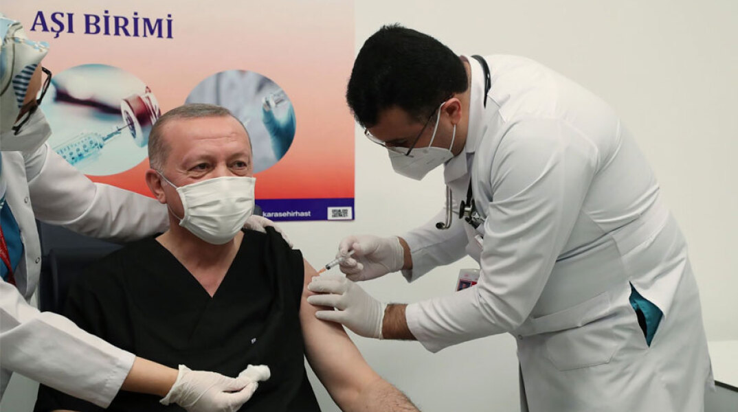 Ο εμβολιασμός του Ρετζέπ Ταγίπ Ερντογάν για τον κορωνοϊό