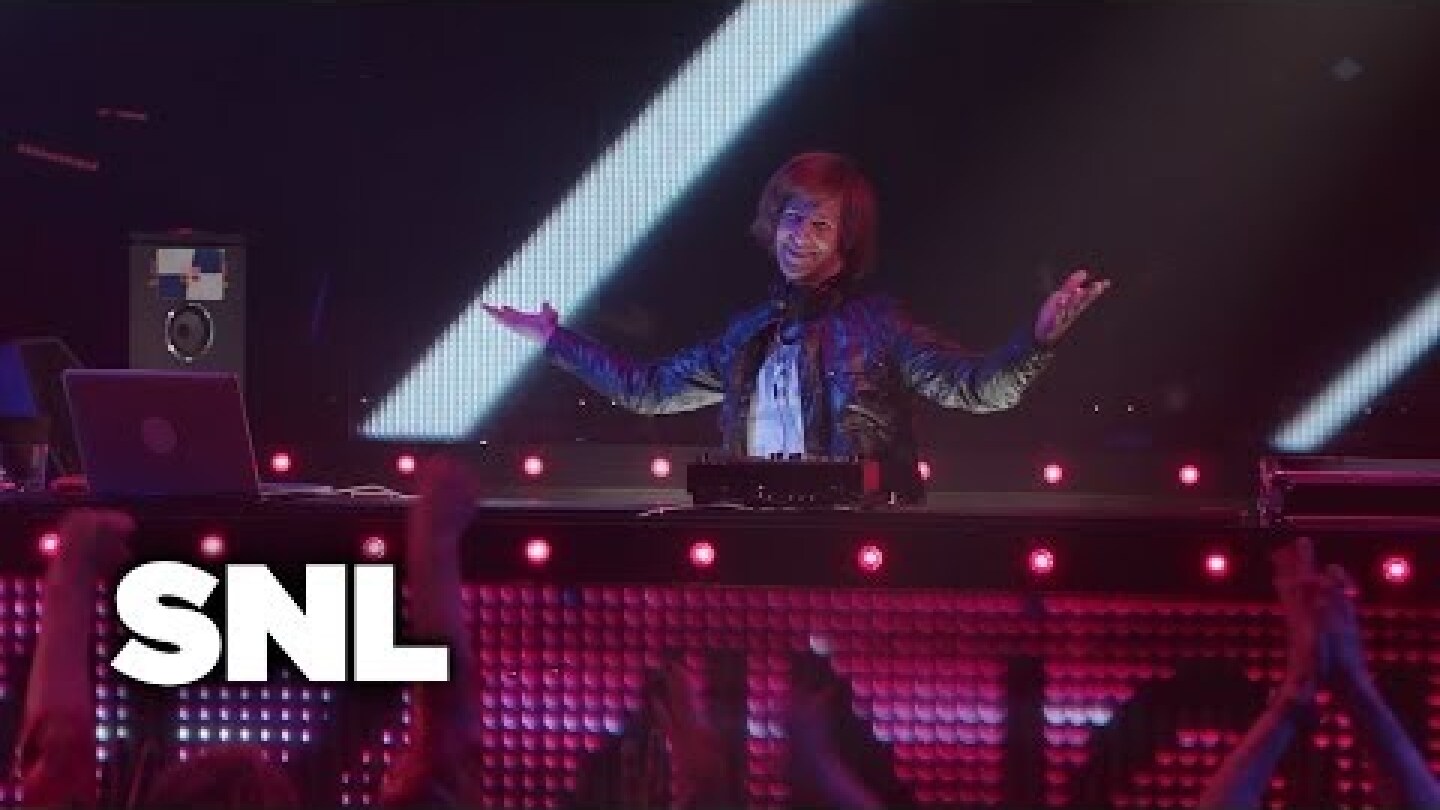 SNL Digital Short: When Will the Bass Drop? - SNL