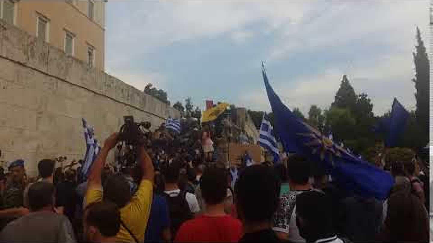 Athens Voice: Ένταση στο συλλαλητήριο στο Σύνταγμα