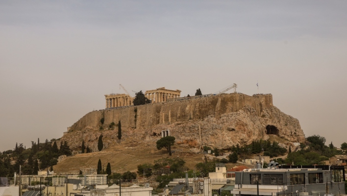 Η Αθήνα με αφριακνική σκ΄πονη στην ατμόσφαιρα