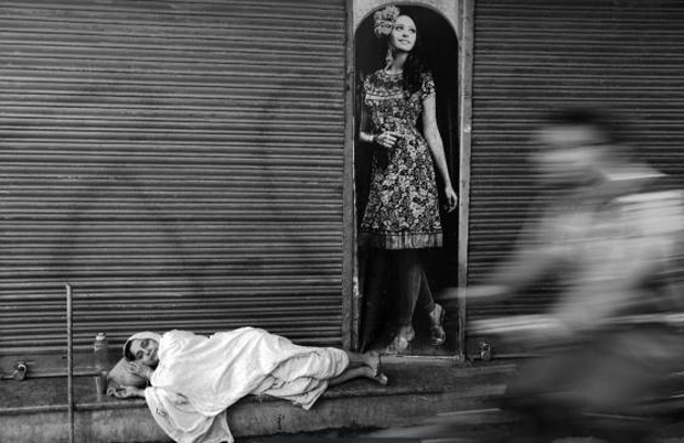Varanasi, India «Worlds apart». Udayan Sankar Pal / Photocrowd.com