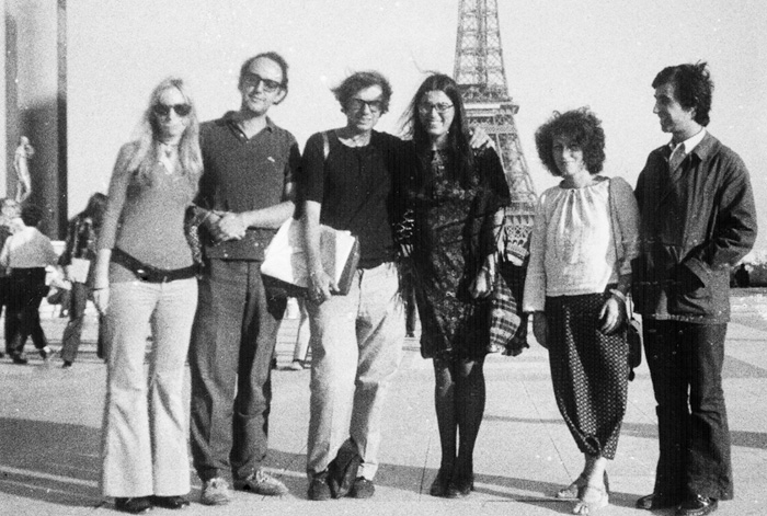  Ιωάννα Παγκάλου, Θόδωρος Πάγκαλος, Βασίλης Βασιλικός, Μαρία Φαραντούρη, Σουγιούλ (γιος του συνθέτη). Παρίσι, 1971.