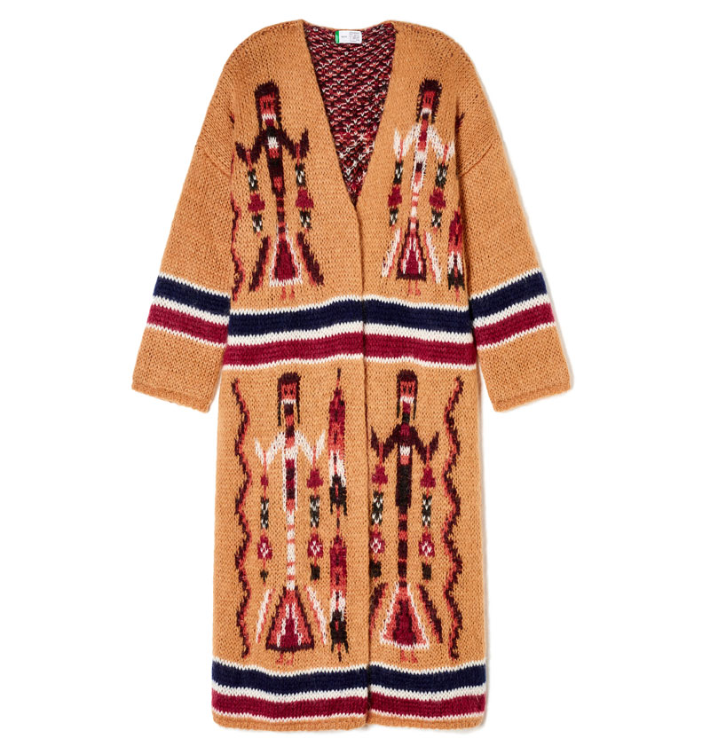 ΒΕΝΕΤΤΟΝ. Πλεκτό φόρεμα σε σχέδιο Stella Jean και μοτίβο εμπνευσμένο από τους Ναβάχο