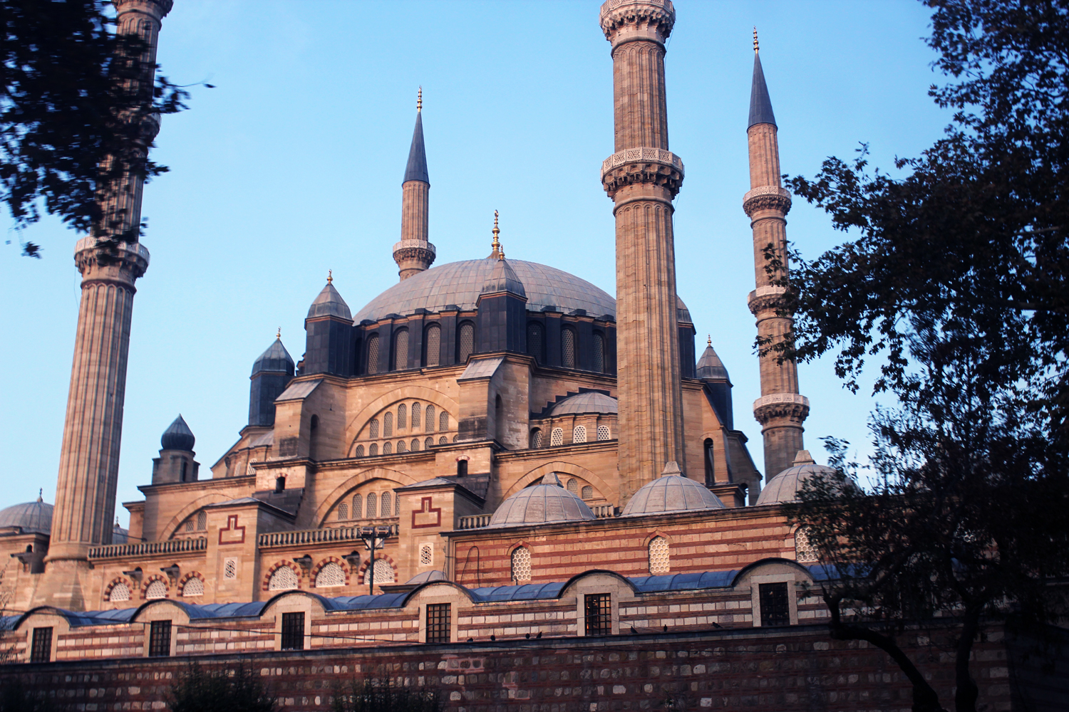 Το Selimiye τζαμί είναι μάλλον το πιο εντυπωσιακό αξιοθέατο της πόλης