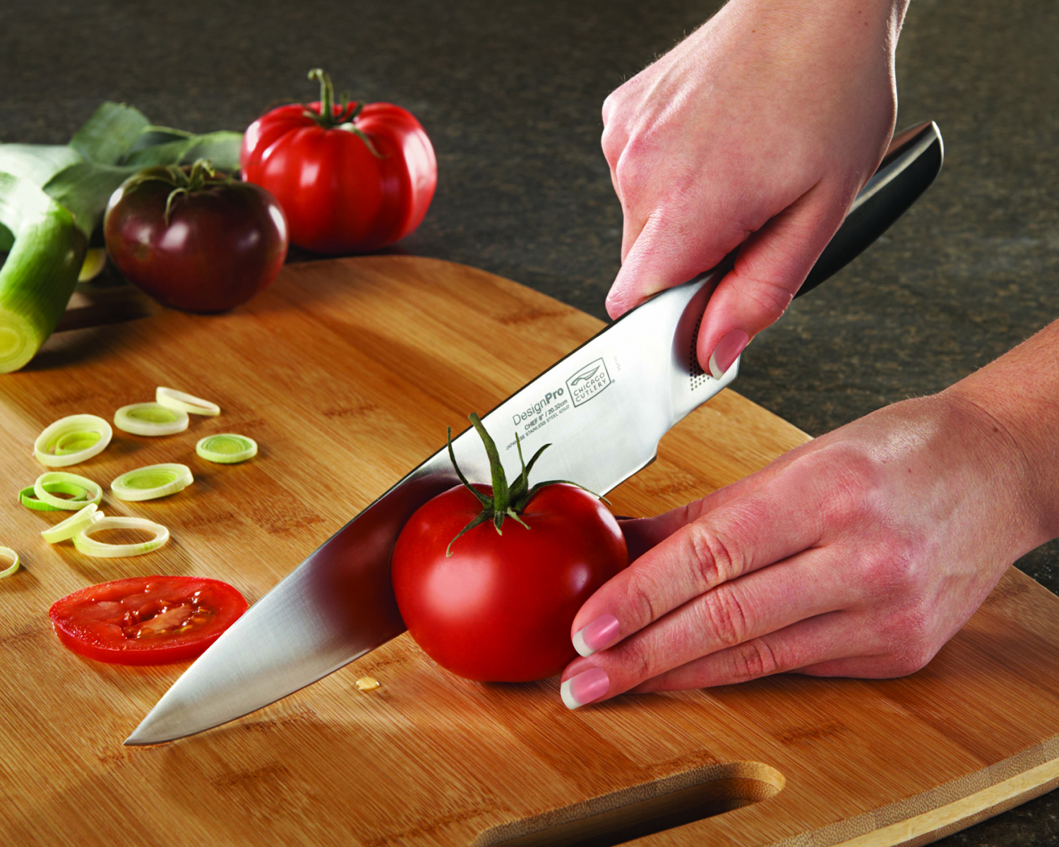 Τα καλά ακονισμένα μαχαίρια απαιτούν λιγότερη πίεση και προσπάθεια για να κόψουν κάτι