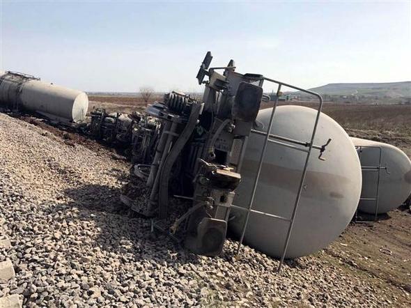 Έκρηξη κι εκτροχιασμός τρένου στην Τουρκία