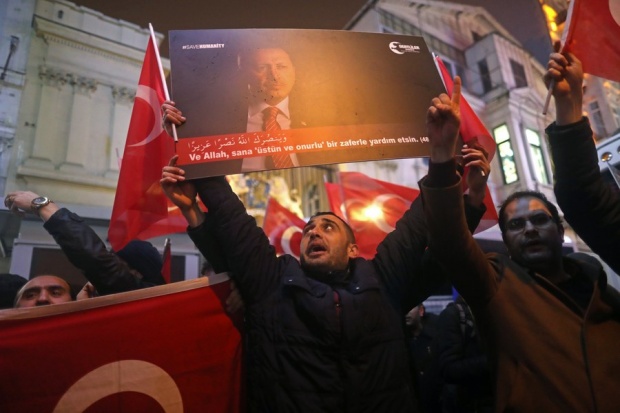 Στα άκρα οδηγούνται οι σχέσεις Ολλανδίας-Τουρκίας, EPA/SEDAT SUNA Στα άκρα οδηγούνται οι σχέσεις Ολλανδίας-Τουρκίας, EPA/SEDAT SUNA