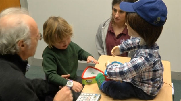 Ένα ρομπότ βοηθά τα παιδιά με αυτισμό 