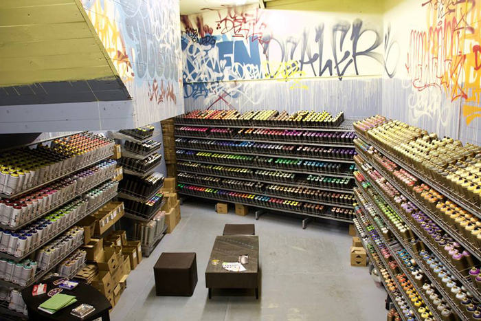 Το εντυπωσιακό graffiti shop μέσα στο χώρο