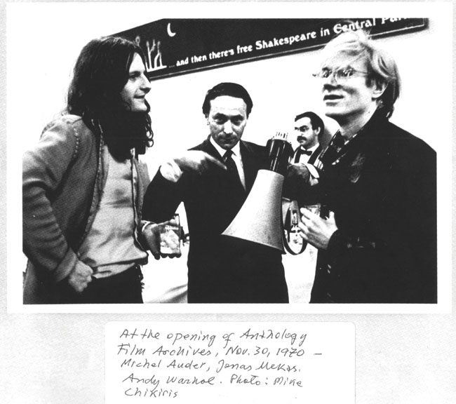 Ο Mekas με τον Michel Auder και τον Andy Warhol στα εγκαίνια του Anthology Film Archives, 1970