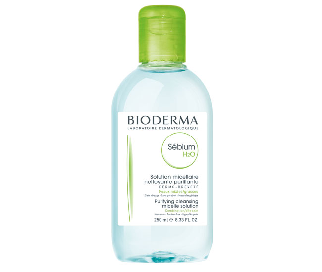 Sébium H2O, λοσιόν καθαρισμού και ντεμακιγιάζ για λιπαρό δέρμα και δέρμα με τάση ακμής. Χάρη στην κατοχυρωμένη ευρεσιτεχνία Fluidactiv®, καθαρίζει αλλά και ρυθμίζει την έκκριση του σμήγματος (Bioderma) 