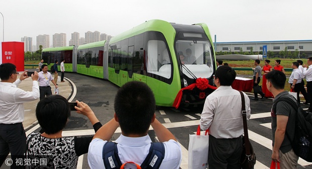 Το πρώτο τρένο χωρίς ράγες και οδηγό σε περιμένει στην Κίνα