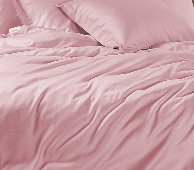 Το ροζ εδραιώνει την κυριαρχία του στα φετινά χρώματα σε μια παλέτα που κινείται από millennial pink μέχρι βυσσινί.
