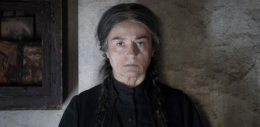 Η Καρυοφυλλιά Καραμπέτη μιλάει στην Athens Voice για τον ρόλο της στην ταινία «Φόνισσα»