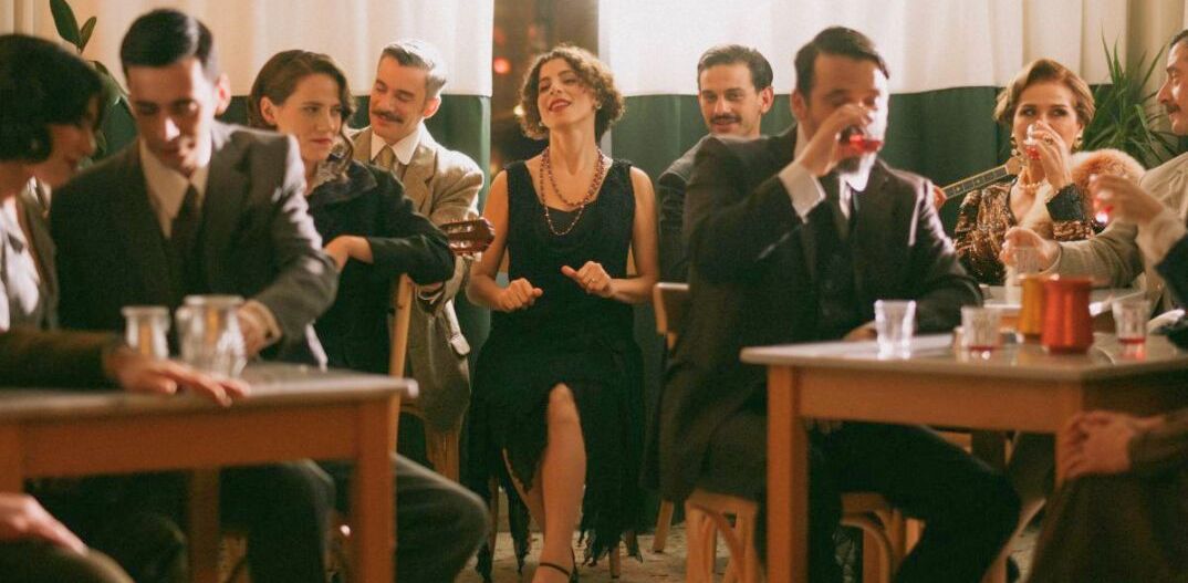 «Astoria» στο Παλλάς: Μια ιστορία έρωτα, επιβίωσης και σκληρής ξενιτιάς