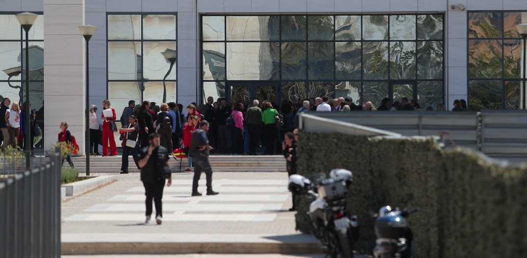 «Εδώ τα λέω όλα»: Ο 89χρονος μετά τους πυροβολισμούς άφησε φακέλλους στο Ειρηνοδικείο