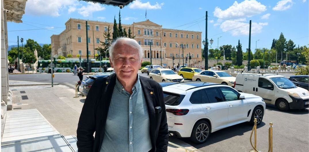 Στο σύμπαν του Δημήτρη Νανόπουλου: Να αυτοκτονήσω ή να φτιάξω καφέ;