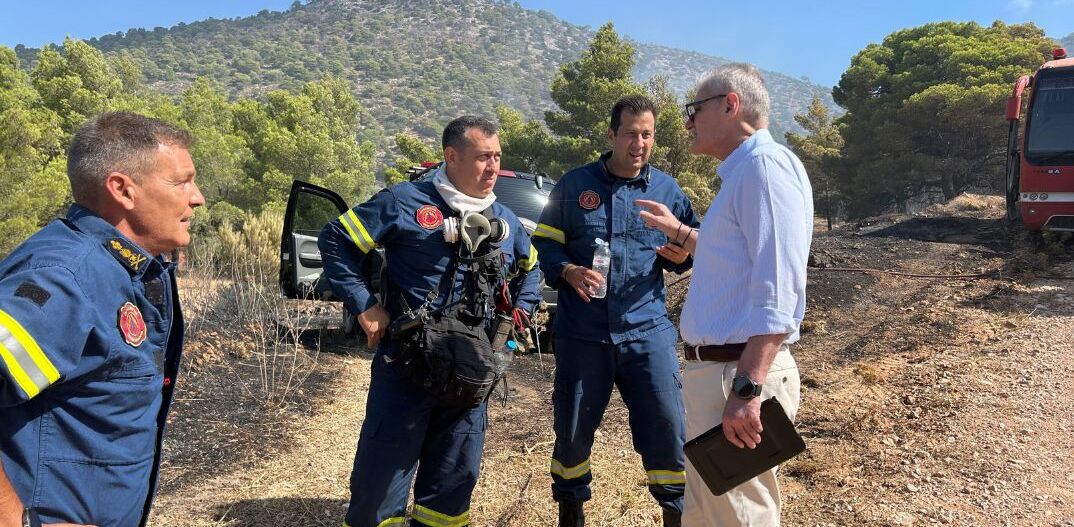 Στον Κουβαρά βρέθηκε ο Ευάγγελος Τουρνάς - Βελτιωμένη η εικόνα της φωτιάς, με επίγειες και εναέριες δυνάμεις να αντιμετωπίζουν καπνογόνες εστίες