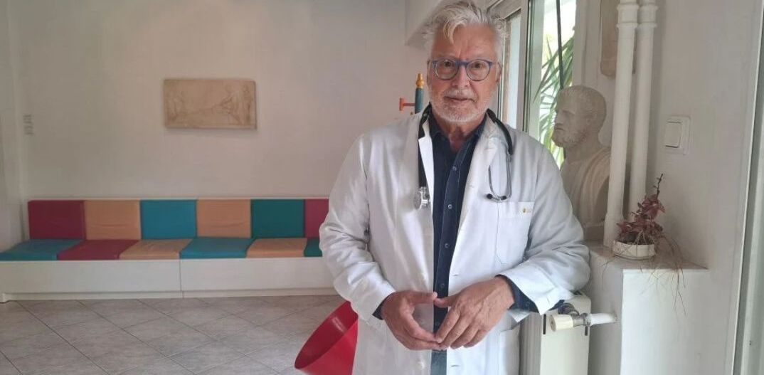 Γιατί τα διαδικτυακά challenges τρομάζουν τους παιδιάτρους - Ο Σπύρος Μαζάνης μιλάει στην ATHENS VOICE 