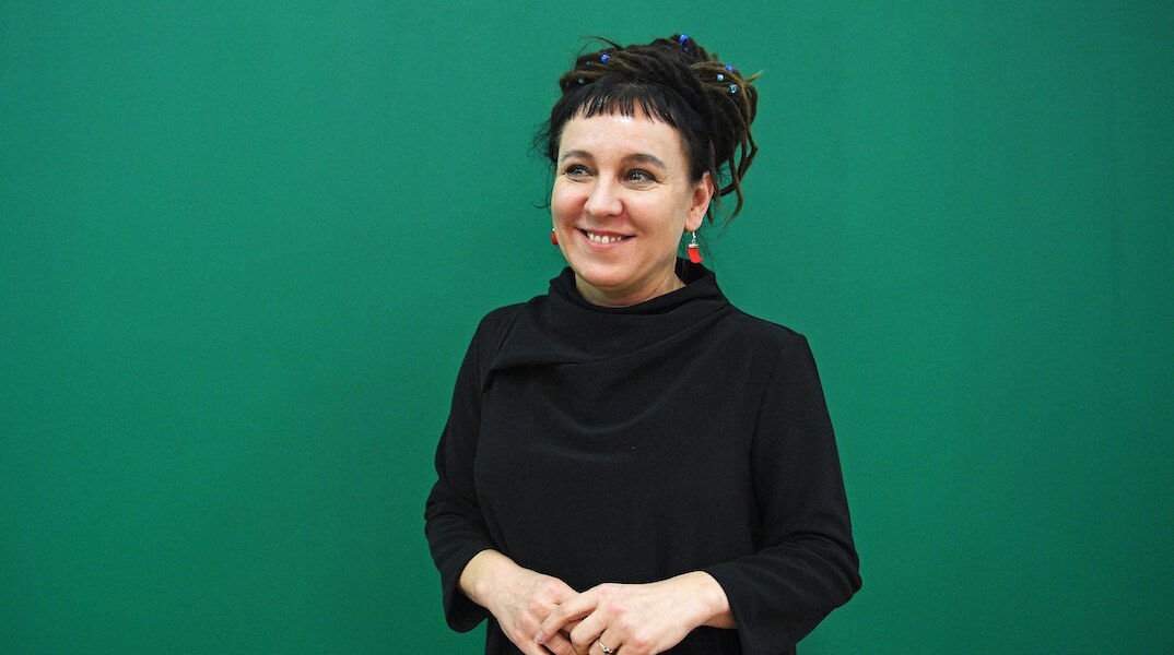 Διαβάσαμε το μυθιστόρημα «Οδήγησε το αλέτρι σου πάνω από τα οστά των νεκρών»