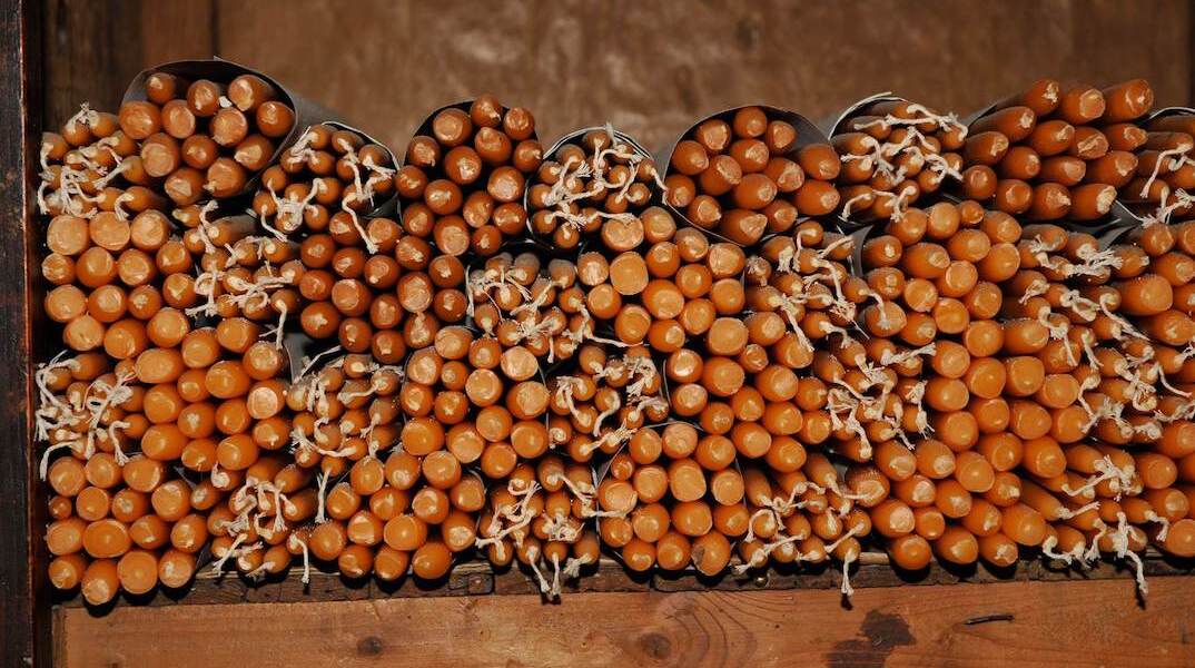 Kηροπλαστείο Αβράμης: Ένα εργαστήριο της Πάτρας φτιάχνει χειροποίητα κεριά από το 1898