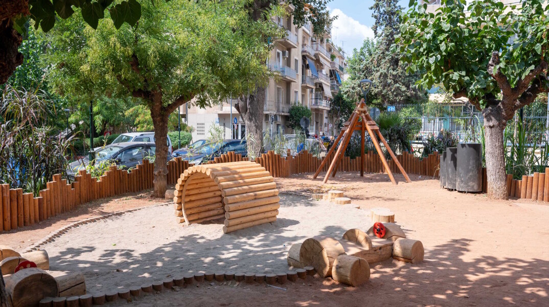 Η νέα, καταπράσινη παιδική χαρά στην Κυψέλη