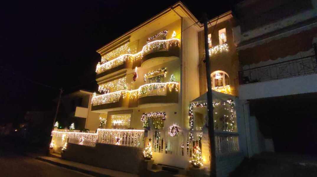 Εντυπωσιακά στολισμένο σπίτι στην Κοζάνη