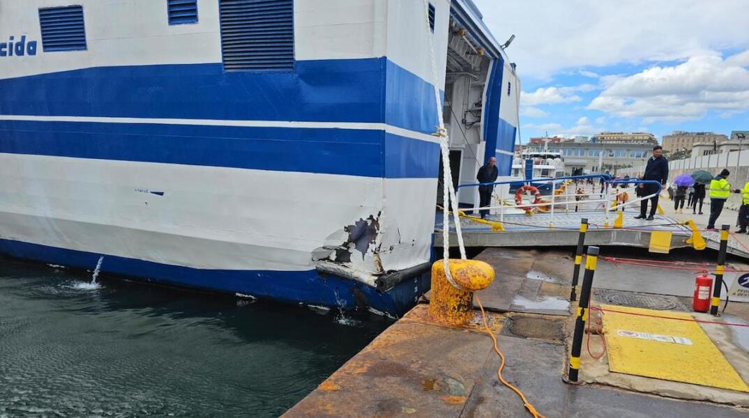 Ιταλία: Φέρι μπότ προσέκρουσε στην προβλήτα του λιμανιού της Νάπολης