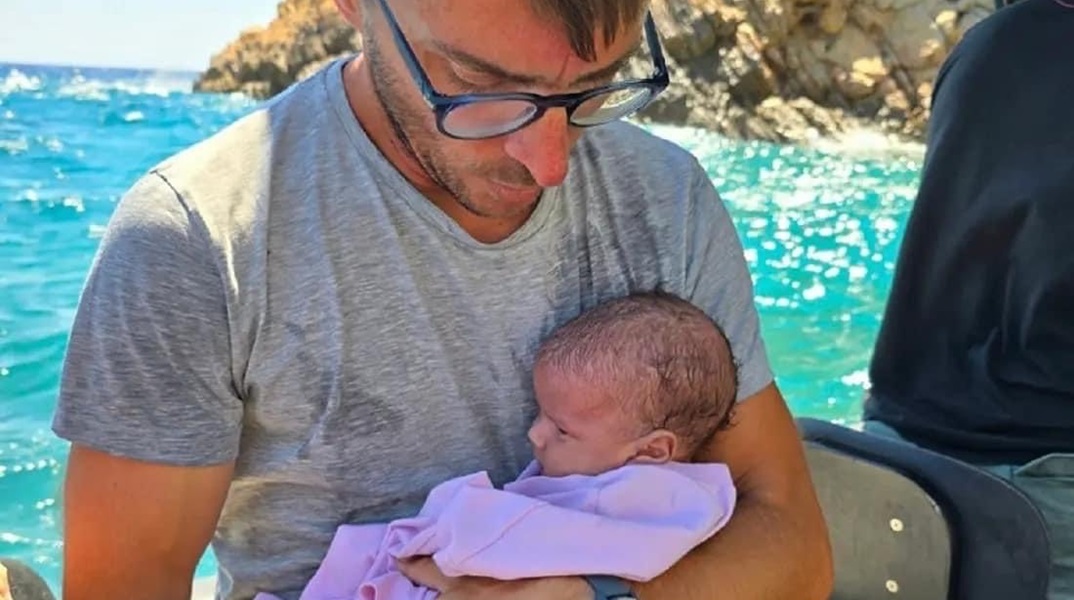 Τήλος: Συγκίνηση για τον λιμενικό που συμμετείχε στη διάσωση βρέφους μεταναστών