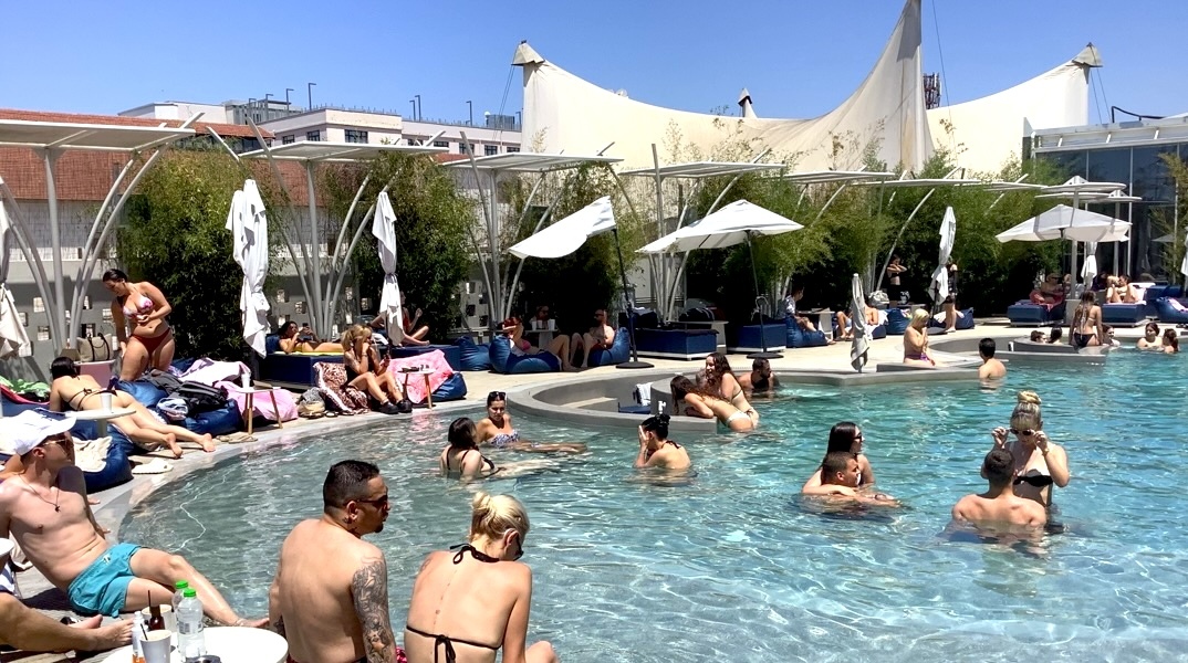 Imperial Pier Pool Lounge