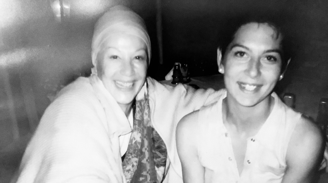 Η Ζωή Λάσκαρη στο Μπαλκόνι του Κρεωνίδη