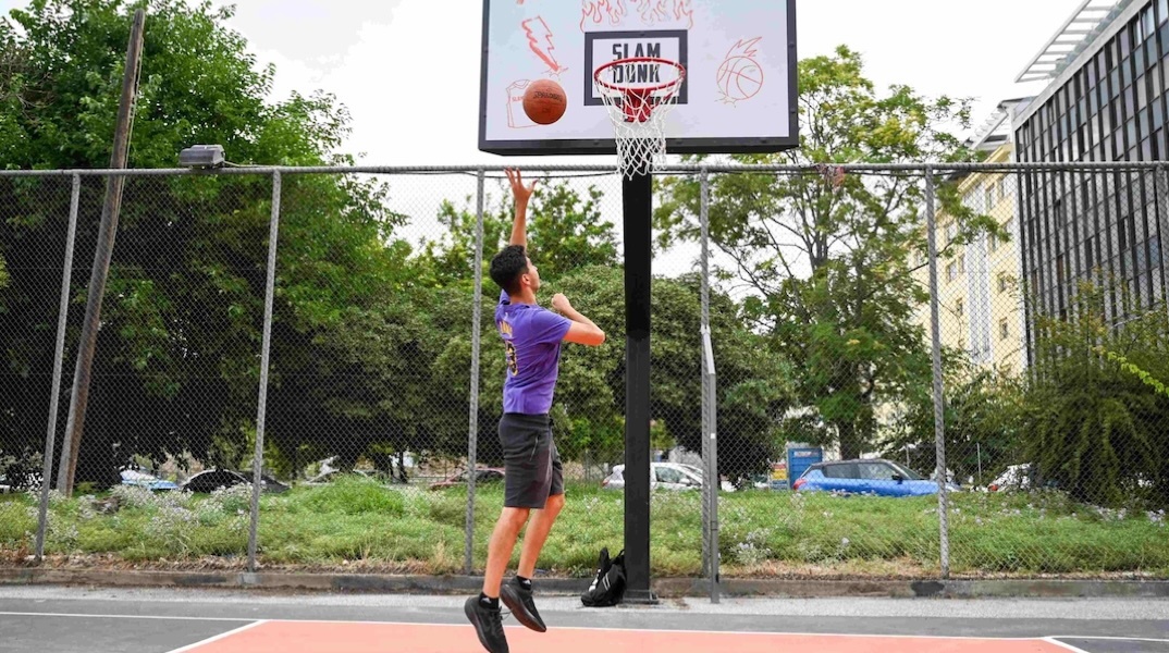 Ανακαινισμένο ανοιχτό γήπεδο στη Φράγκων