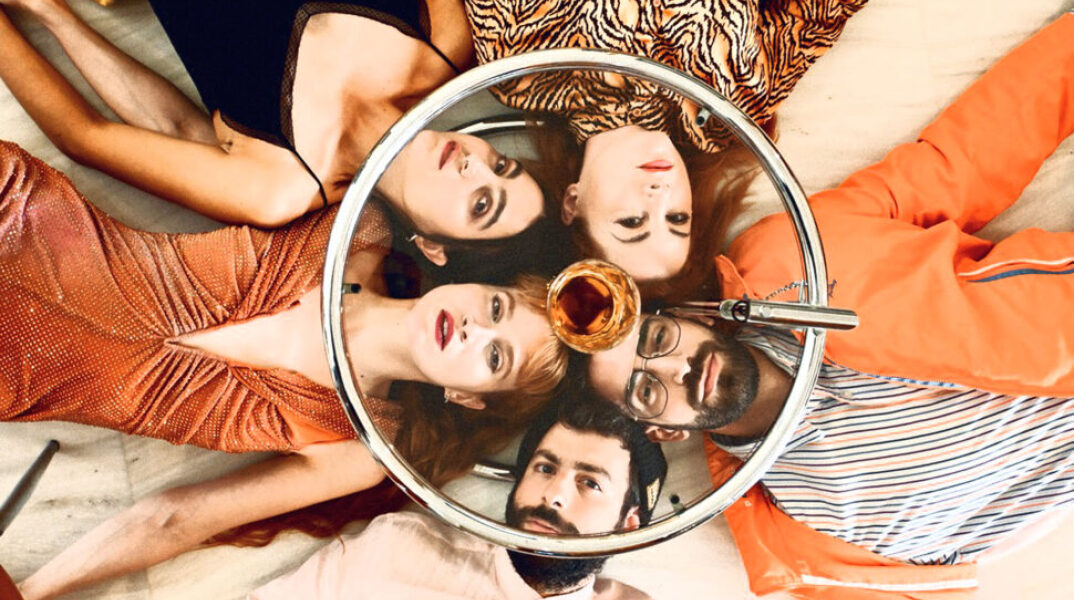 (Love me) Tinder στο Theatre of the NO 