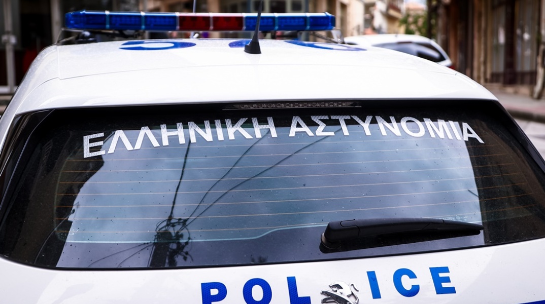 Το πίσω μέρος περιπολικού της ΕΛ.ΑΣ.