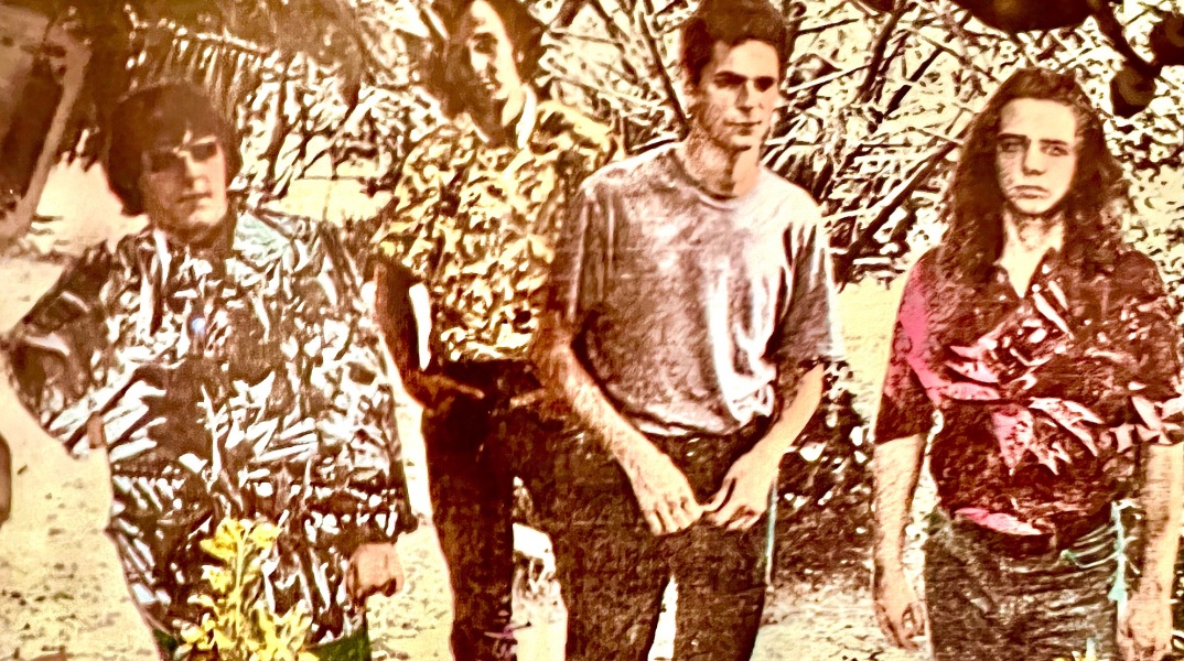 Το βιβλίο του Στέφανου Παναγιωτάκη για το ελληνικό ψυχεδελικό συγκρότημα Purple Overdose, το νέο άλμπουμ των Pixies, τα νέα τραγούδια των Natalia Lafourcade και Gabriels.