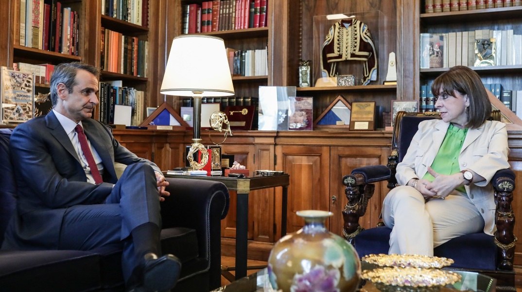 Συνάντηση Σακελλαροπούλου – Μητσοτάκη: Στο επίκεντρο η ενεργειακή κρίση και η αντιμετώπισή της