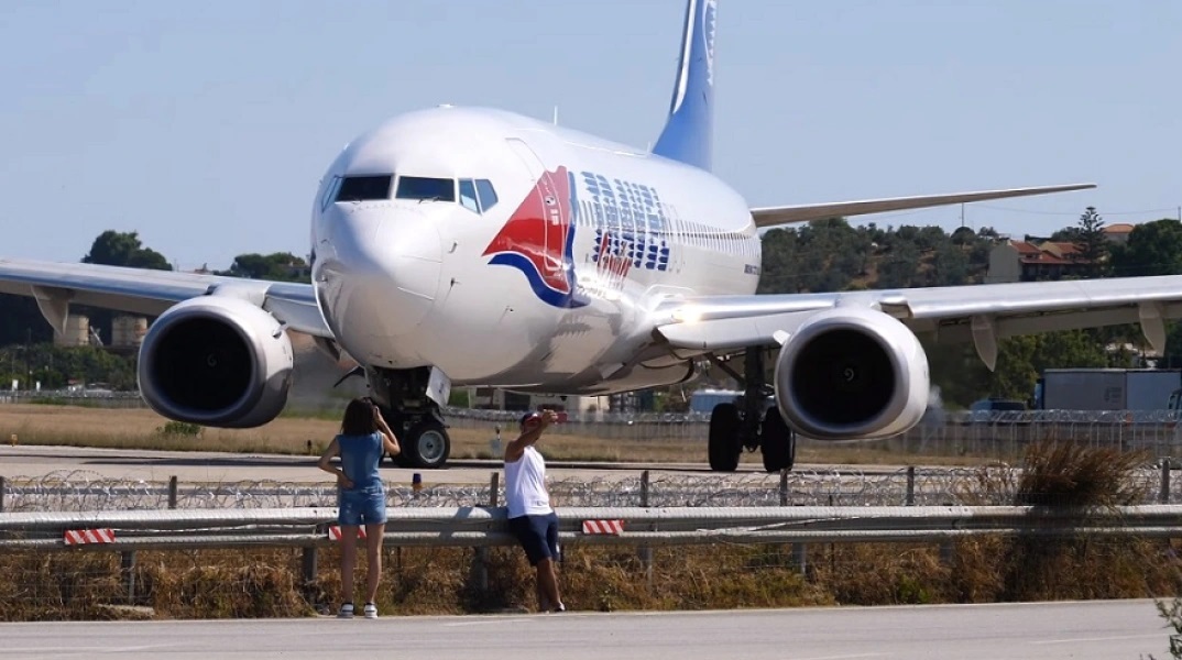 Σκιάθος: Βίντεο από την εκτίναξη της τουρίστριας στο αεροδρόμιο