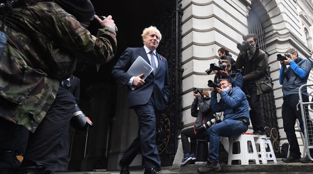 Μπόρις Τζόνσον: Οι πρώτες αντιδράσεις για την παραίτηση