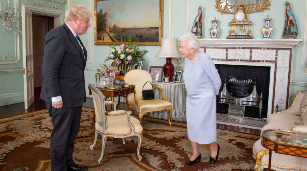 Παραίτηση Τζόνσον: Ποιος ο ρόλος της βασίλισσας Ελισάβετ στον διορισμό νέου πρωθυπουργού;