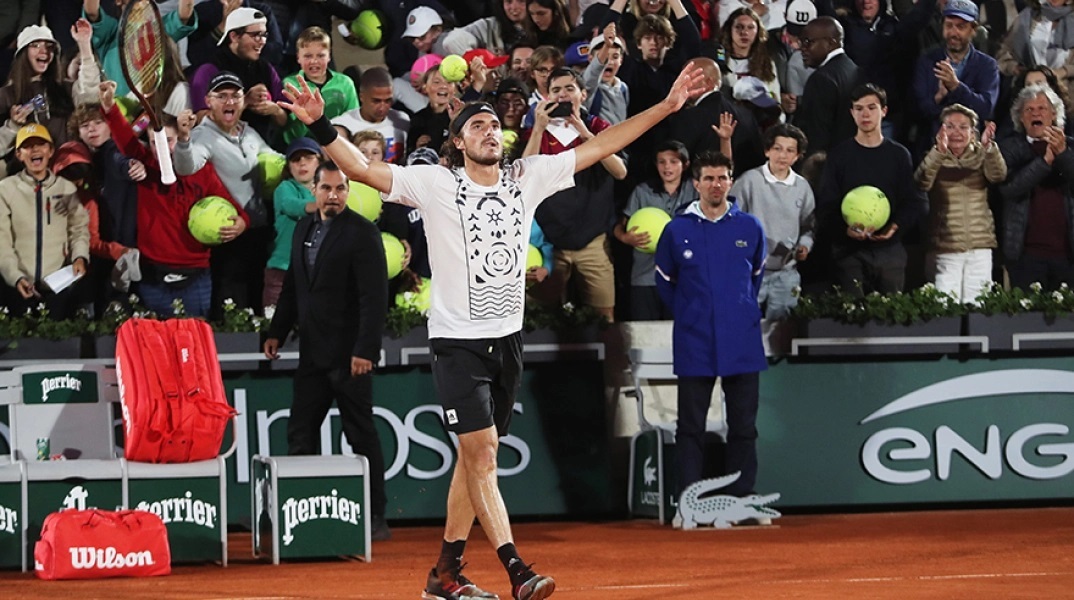 Τσιτσιπάς: Νέο tweet για κυλιόμενες σκάλες και ηλεκτρική οδοντόβουρτσα