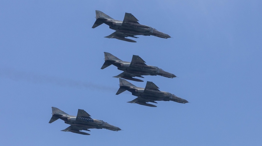 Πολεμικά αεροσκάφη σε σχηματισμό