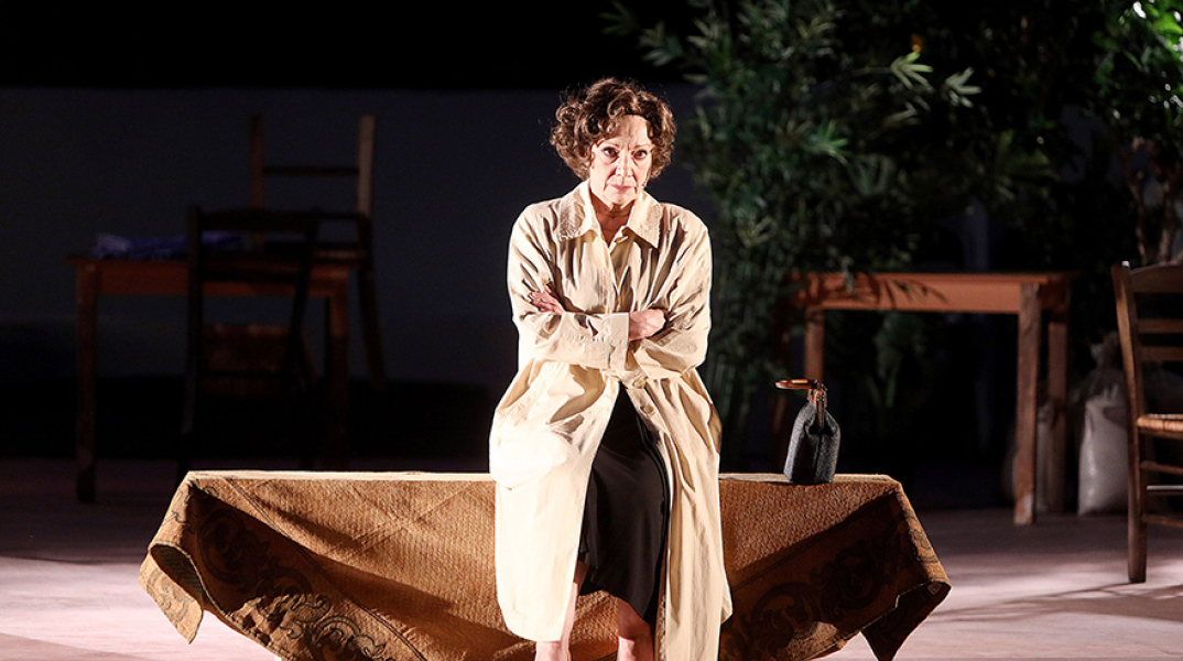 Η Πέμη Ζούνη στην παράσταση «στου Μποχώρη»