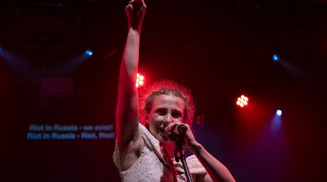 Οι Pussy Riot για τον Πούτιν: «Έχουμε έναν νέο Χίτλερ στη Ρωσία»