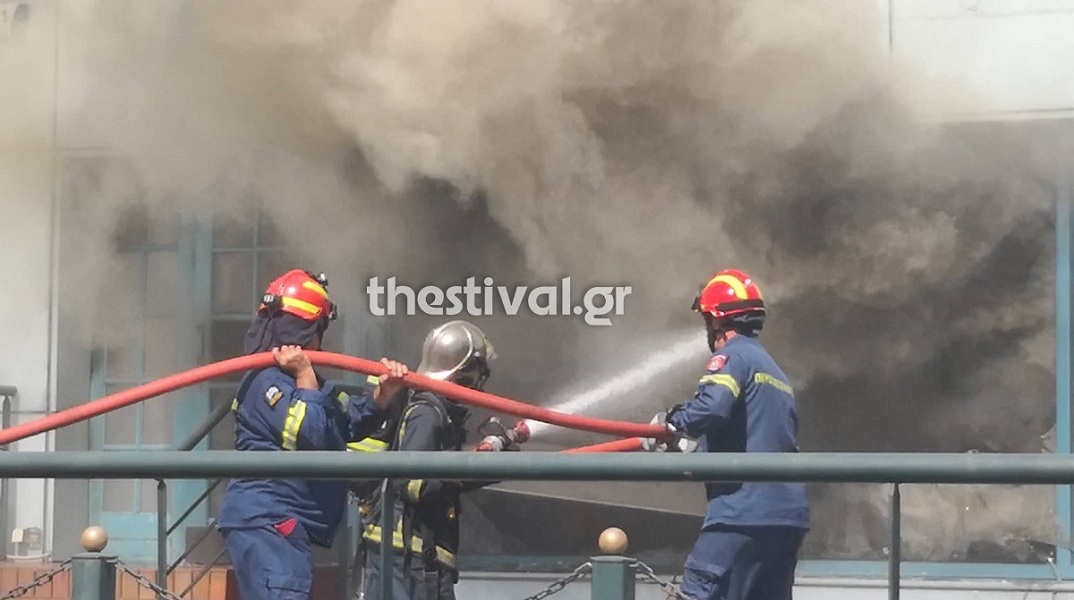 Φωτιά σε κατάστημα αθλητικών ειδών στη Θεσσαλονίκη