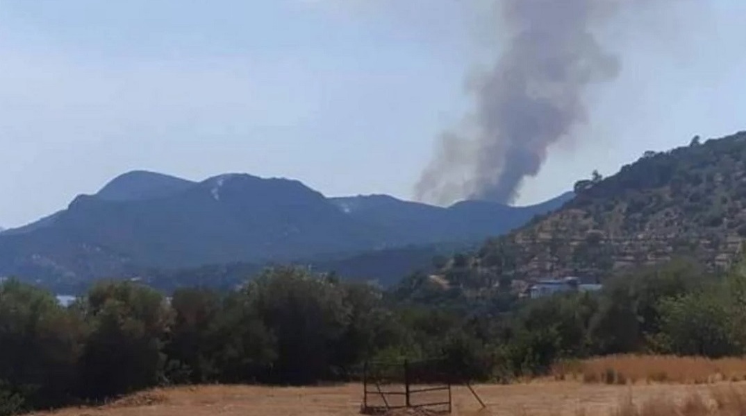 Φωτιά στη Σάμο: Αναζωπύρωση στον Μαραθόκαμπο