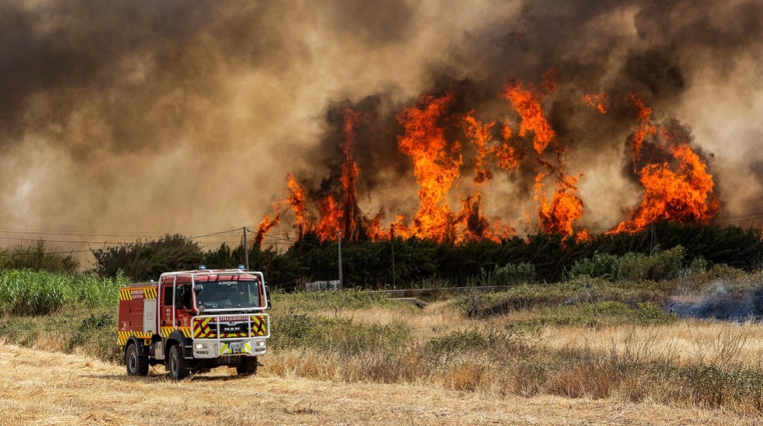 Η Ευρώπη καίγεται από τον καύσωνα και φλέγεται από τις πυρκαγιές 