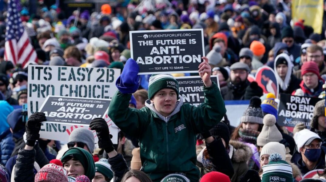 ΗΠΑ: Με διώξεις απειλείται η γυναικολόγος που βοήθησε μια 10χρονη να κάνει άμβλωση στην Ιντιάνα	